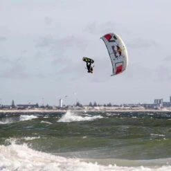 ION Vector Vest Core Front Zip 2023 15 ION Vector Vest Core Front Zip 2023 -Surfing Gear 2021 ION Kitesurf Harnesses 0000 Action