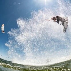 ION Riot Curv 14 2021 14 ION Riot Curv 14 2021 -Surfing Gear 2021 ION Kitesurf Harnesses 0027 48212 4709 Action 1