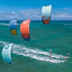 Cabrinha FX2 Kite 2022 -Surfing Gear Cabrinha 22 Kite 0019 Action