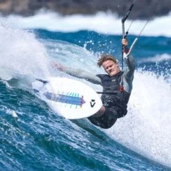 Duotone Fish D/LAB Kitesurf Board 2022 15 Duotone Fish D/LAB Kitesurf Board 2022 -Surfing Gear DTK FISH DLAB 2022 Action1