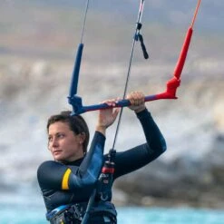 Duotone Trust Kite Bar 2023 -Surfing Gear DTK Trust quad control bar 2023 action