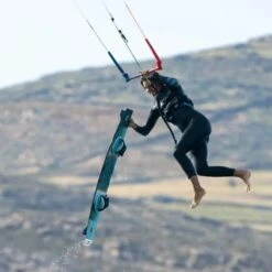 Duotone Trust Kite Bar 2023 -Surfing Gear DTK Trust quad control bar 2023 action3