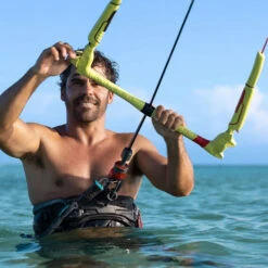 Duotone Neo Kitesurfing Kite 2024 -Surfing Gear DTK click Bar 2024 image action0