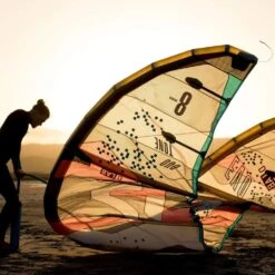 Duotone Evo D/LAB Kitesurfing Kite 2023 -Surfing Gear Evo D LAB 2023 action1