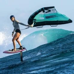 Fanatic Aero Carve Foil Carbon Range 2023 16 Fanatic Aero Carve Foil Carbon Range 2023 -Surfing Gear Fanatic Aero Carve Foil wing sets 2022 action 1