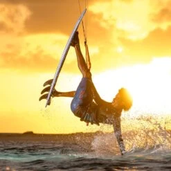 ION Kite Spectre Slider Spreader Bar 2024 -Surfing Gear ION 2020 Tech Tops 0027 Action 1