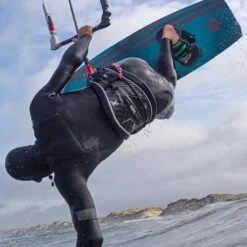 ION Riot Curv Kite Harness 2022 13 ION Riot Curv Kite Harness 2022 -Surfing Gear ION 2022 Harnesses 0020 Action